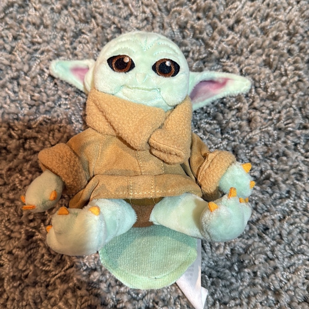 Disney Baby Yoda Shoulder Sitter Plush - Picture 3 of 5